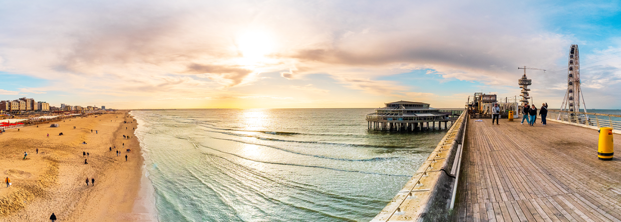 Strand en pier van Scheveningen